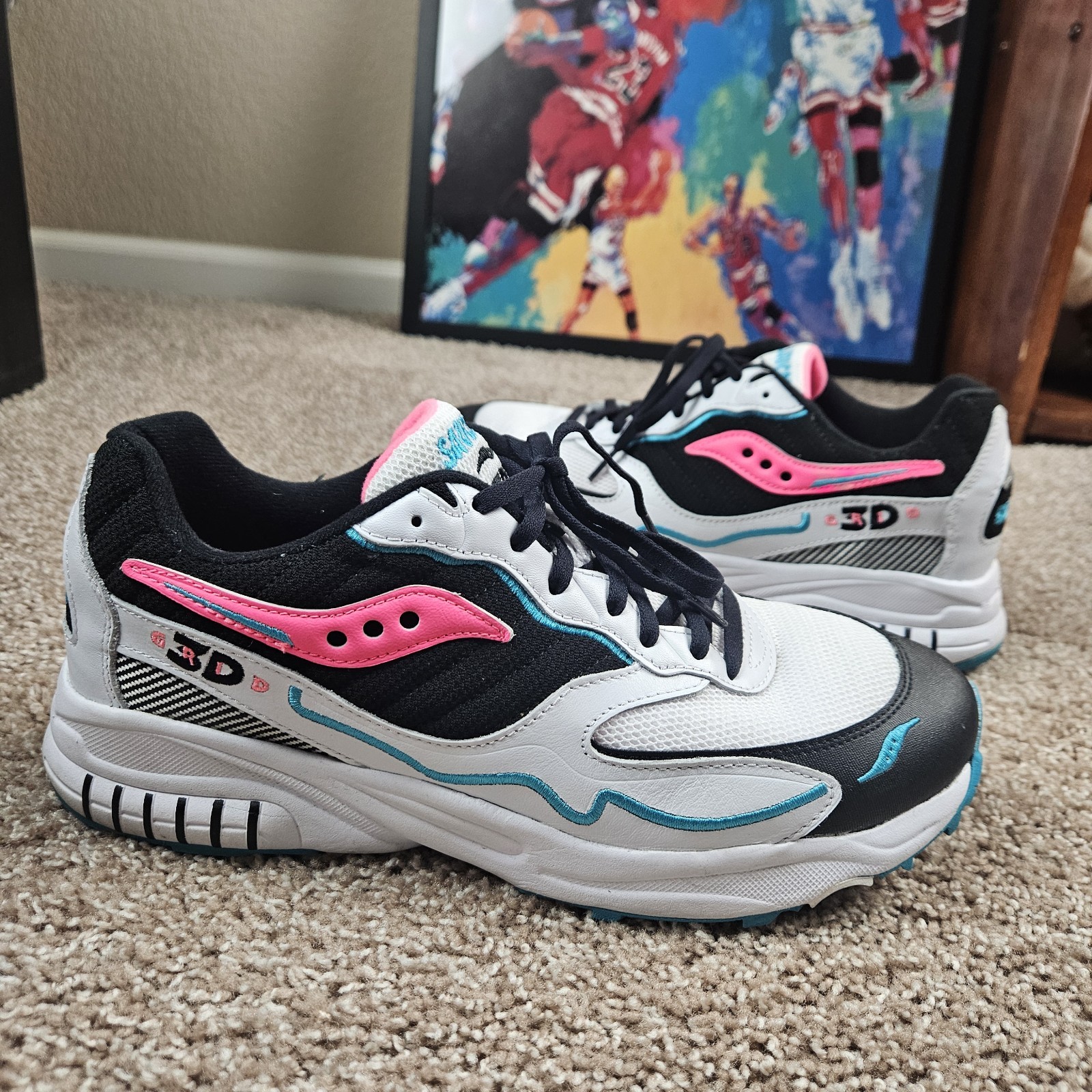 Saucony 3D Grid Hurricane Men’s US 10.5 / Euro 44.5 White+Black+Pink EUC no box