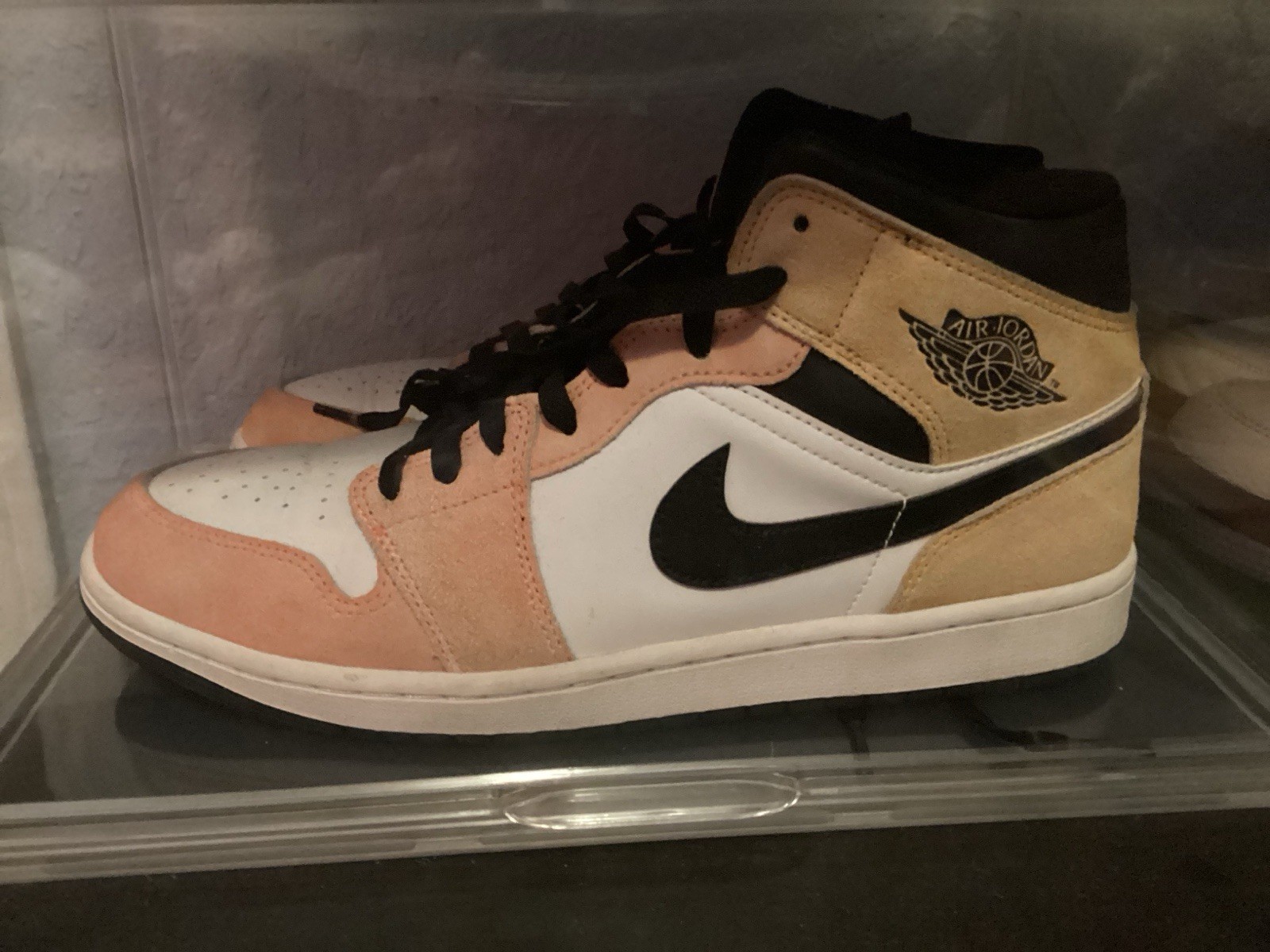 Jordan Air Jordan 1 Mid Apricot Colorblock Black White Beige Mid Top Sneaker