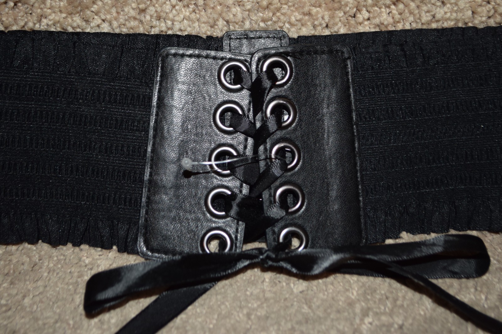 Size L/XL Black Ruffle Edges Elastic Lace Up Snap Close Corset Belt