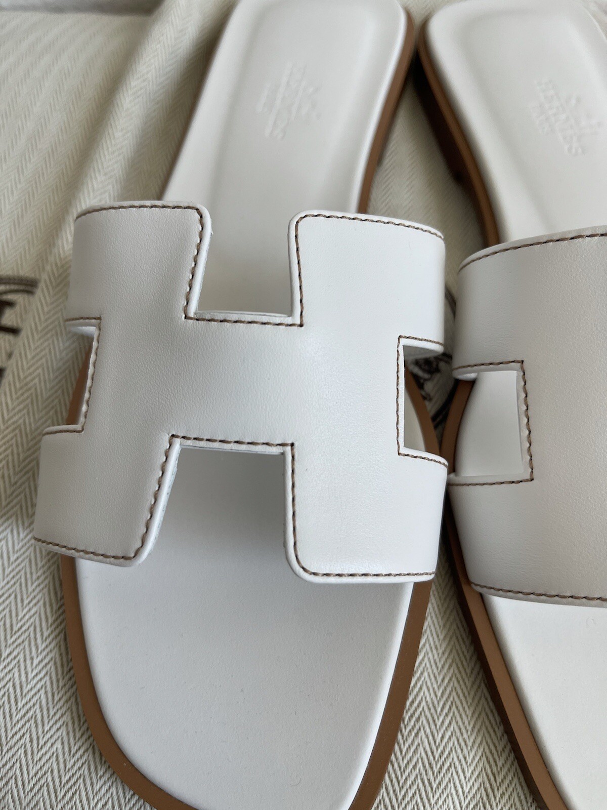 Size 38EU NEW in box HERMÈS White Calfskin Oran Sandals w/ receipt
