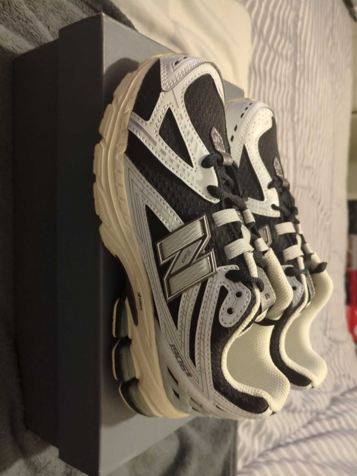 New Balance 1906 White/Black Size 5.5 Kids GC1906CI Brand New