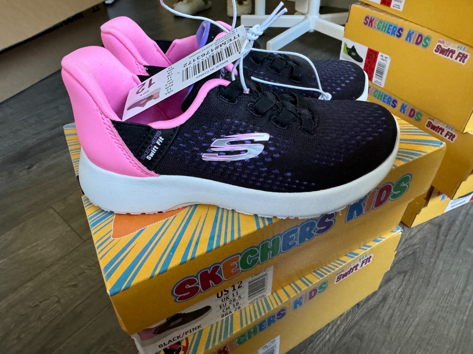 New With Box!Skechers Kids Hands Free Swift Fit Sneaker Shoes, Black/Navy