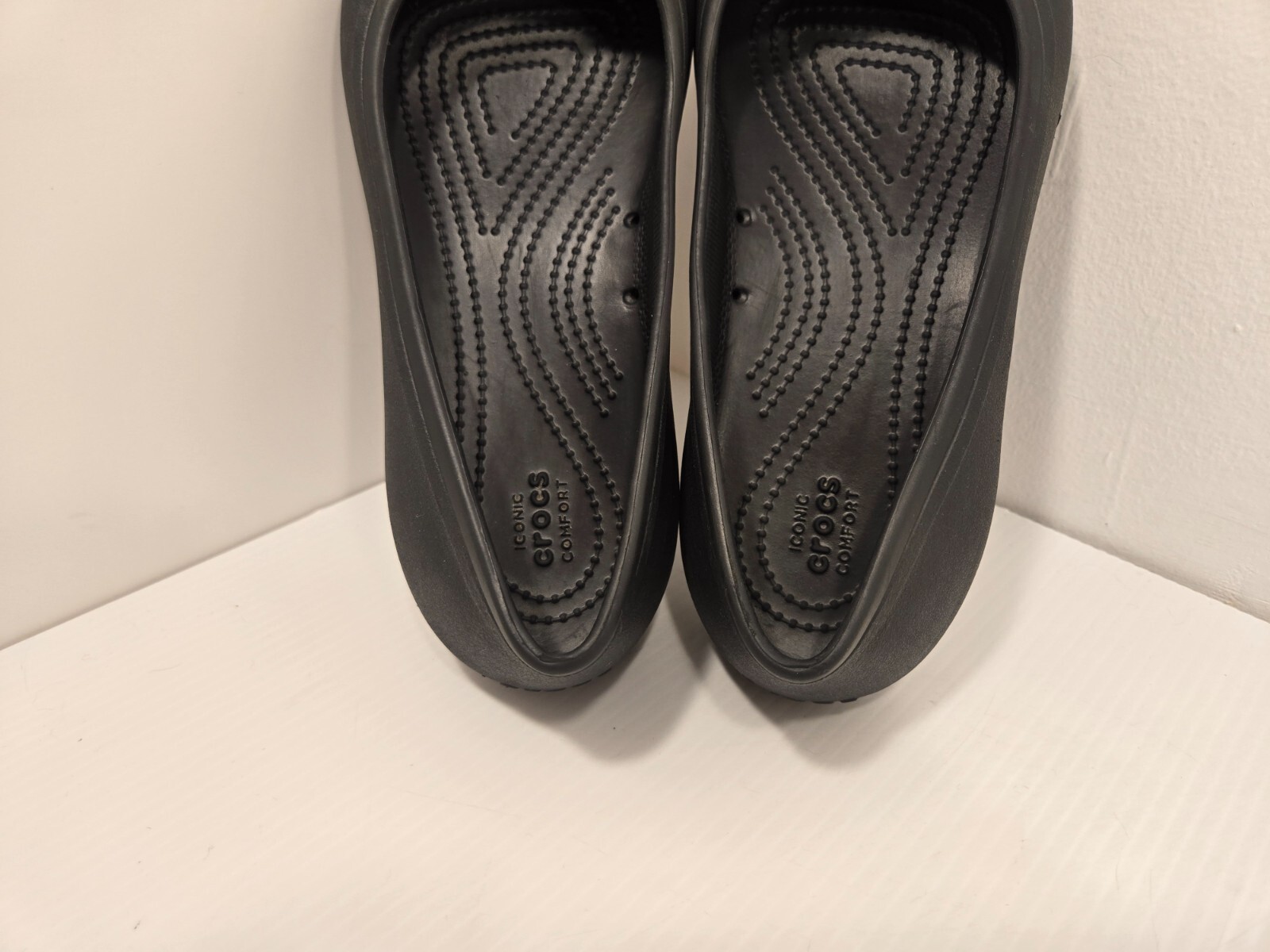 Cute! Womens Black CROCS AT WORK Slip-Resistant Shoes – Size US 9 M