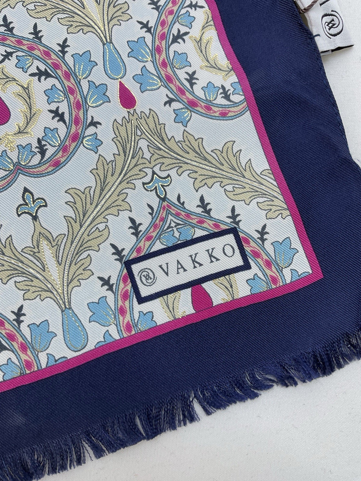 VAKKO women’s Delicate Floral Glittery Rectangle Satin Scarf 52″/11″ NEW.W.TAG #