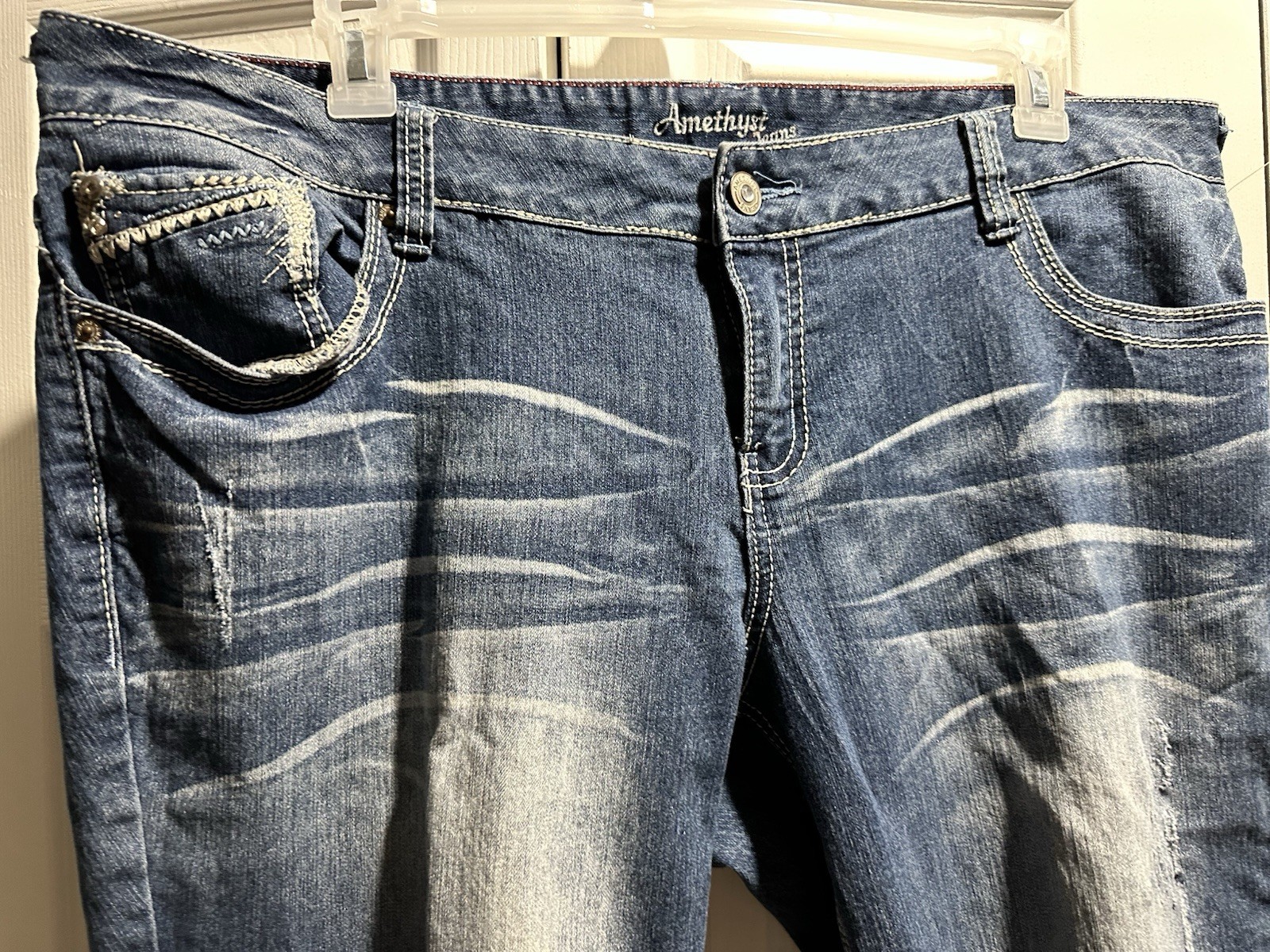 Amethyst Capri Jeans plus 20W Distressed Ribbon Frayed cuff Dark Wash 43x10x20