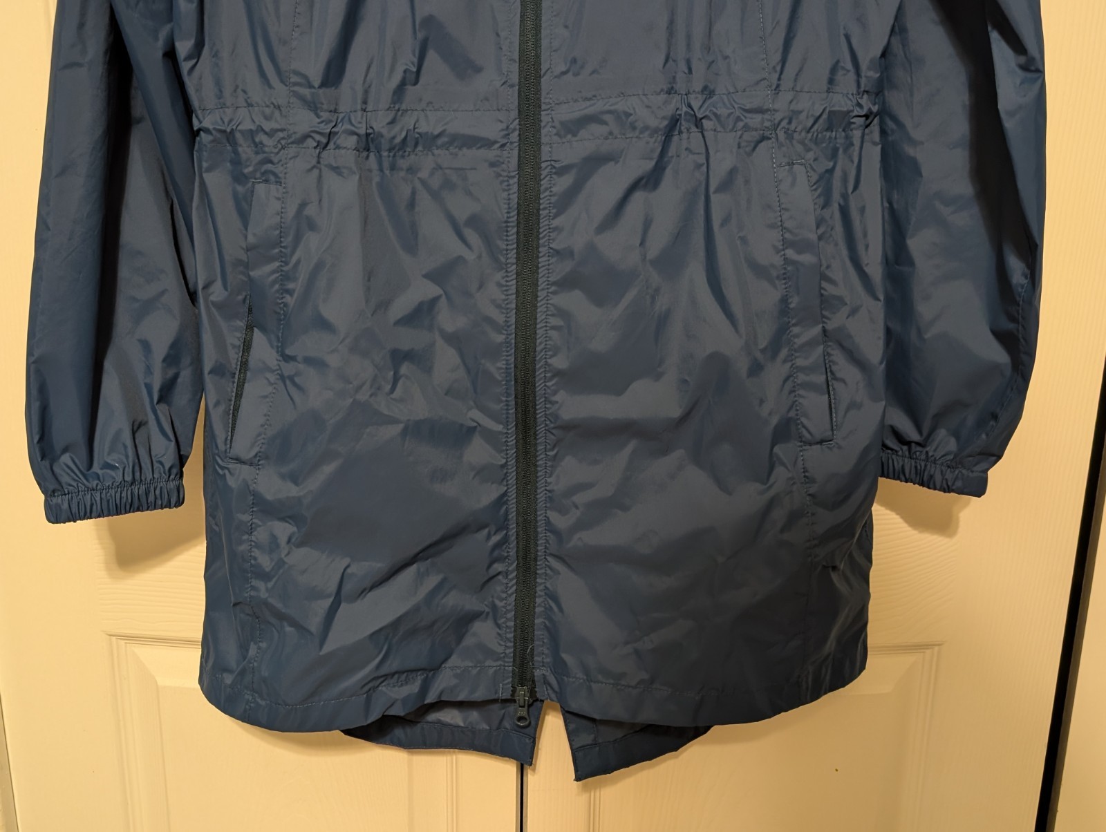 33,000 Ft Rain Jacket Medium Packable Hooded Sealed Seams Water & Wind Proof NEW