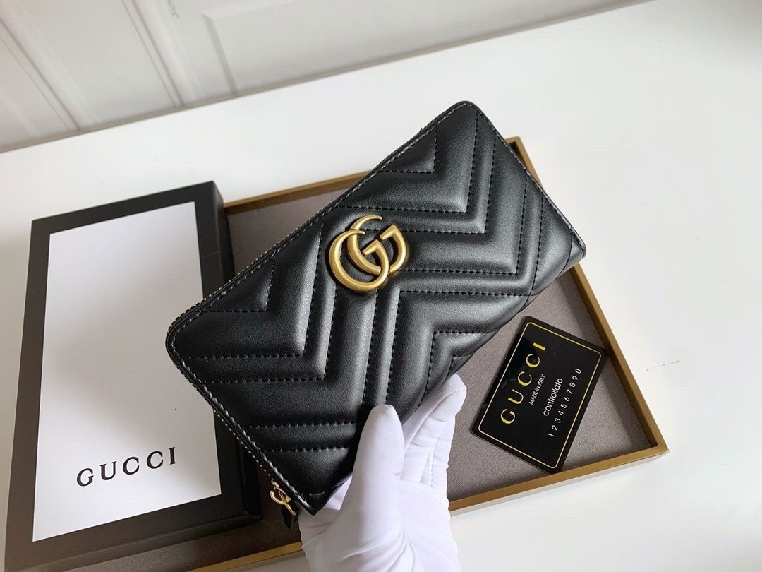 Gucci wallet black with gold GG zip around