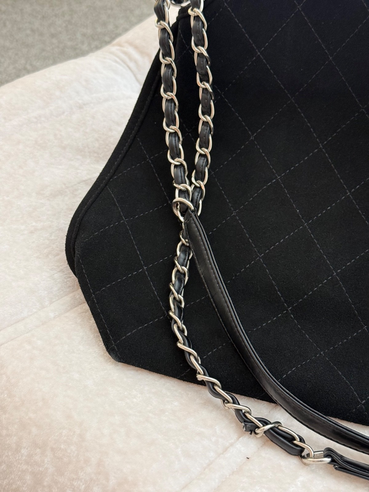 Unbranded Vintage black quilted suede chain tote bag