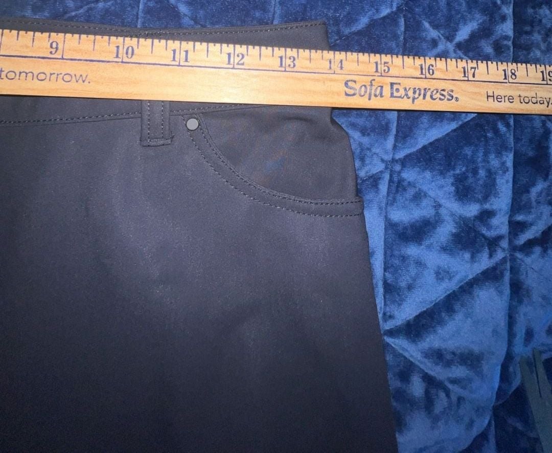 Lululemon Women’s Tech Canvas Slim-Fit Trouser Pants