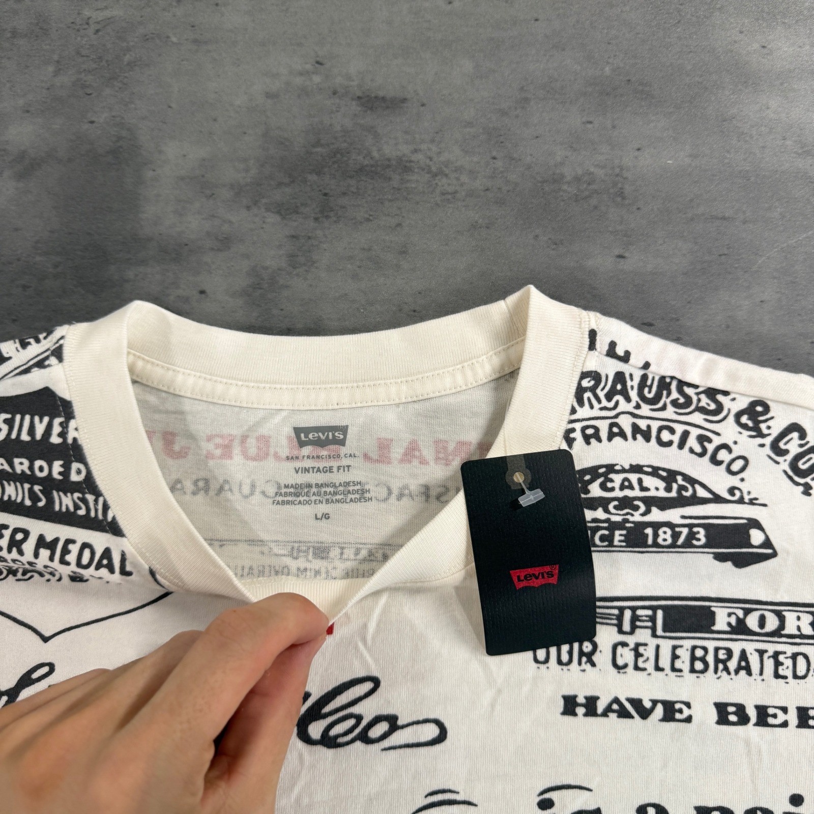 Levi’s Graphic Tee Men L White All Over Print Vintage Fit Heritage Logo T-Shirt
