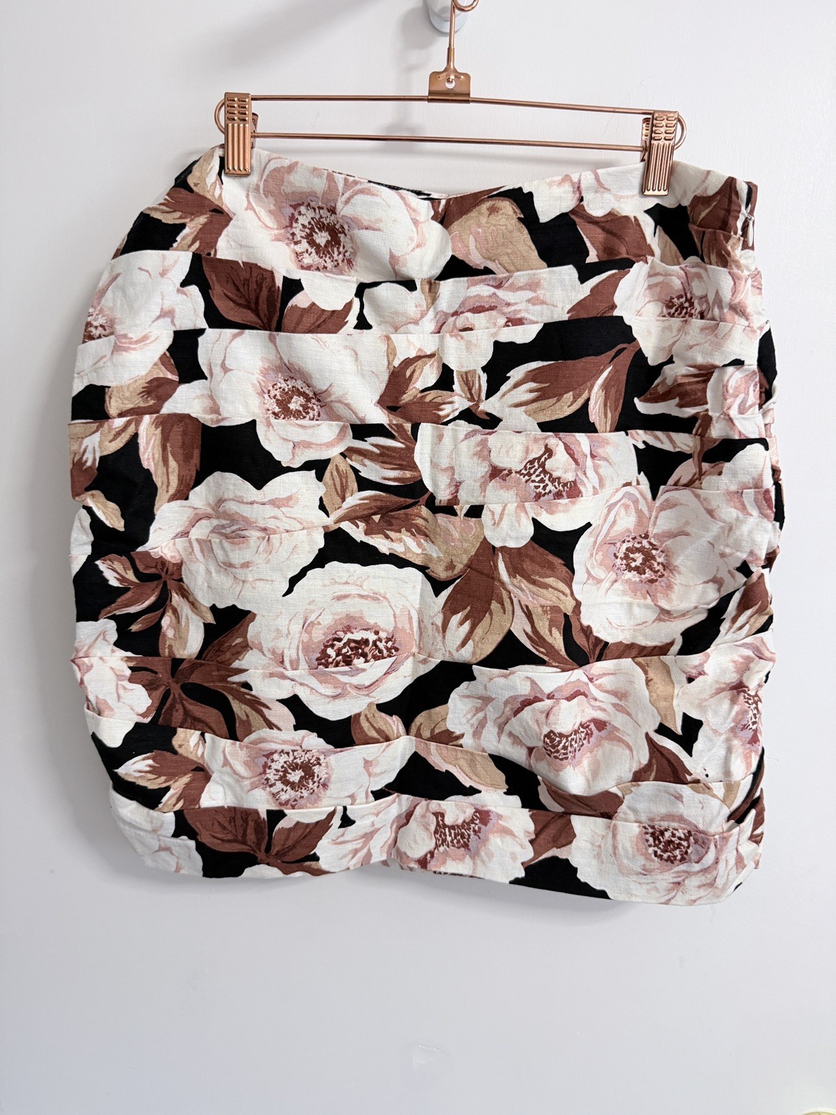 NWT Express Floral Linen-Blend Ruched Mini Skirt Size Large Roses Tiered