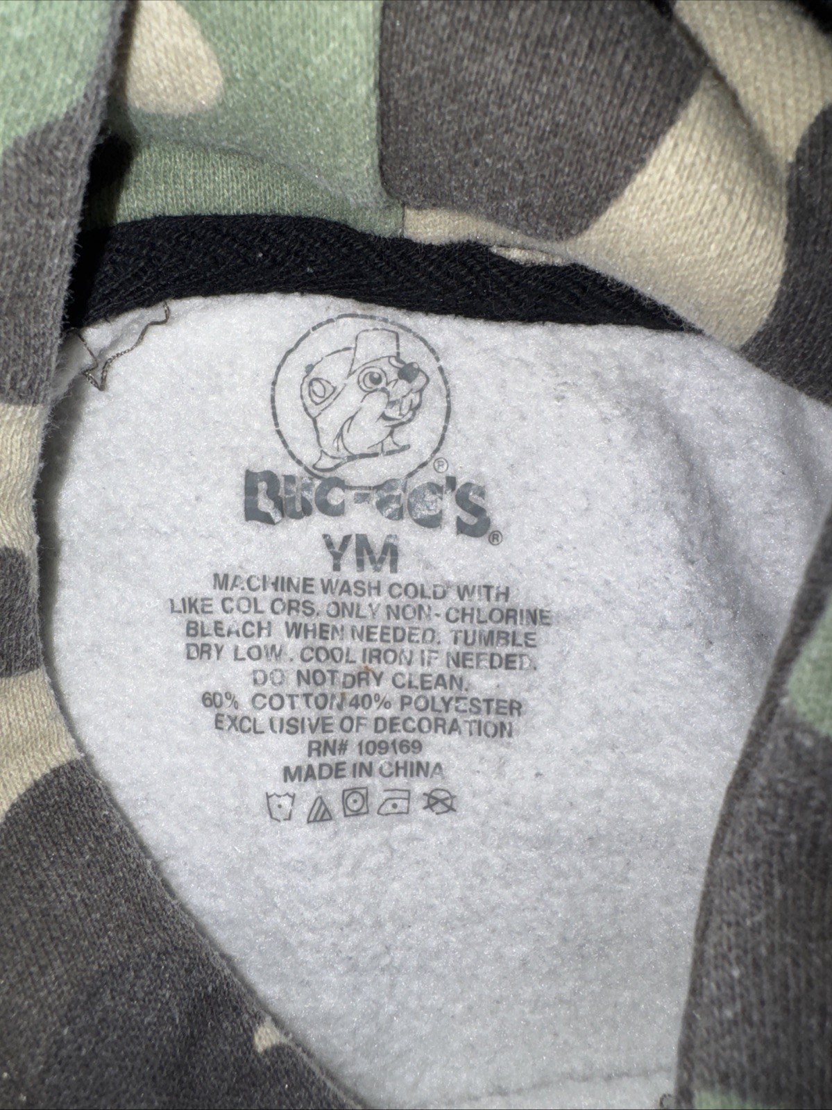 Buc-ee’s Pullover Hoodie Kids YM Green Camouflage Logo Graphic Print Long Sleeve