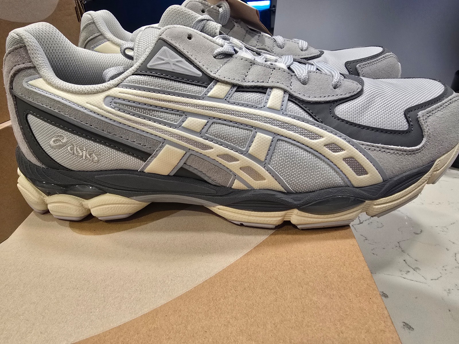 ASICS GEL-NYC 2055 1203A755 020 Glacier Grey Cream Sports Style Shoes Mens Sz 12