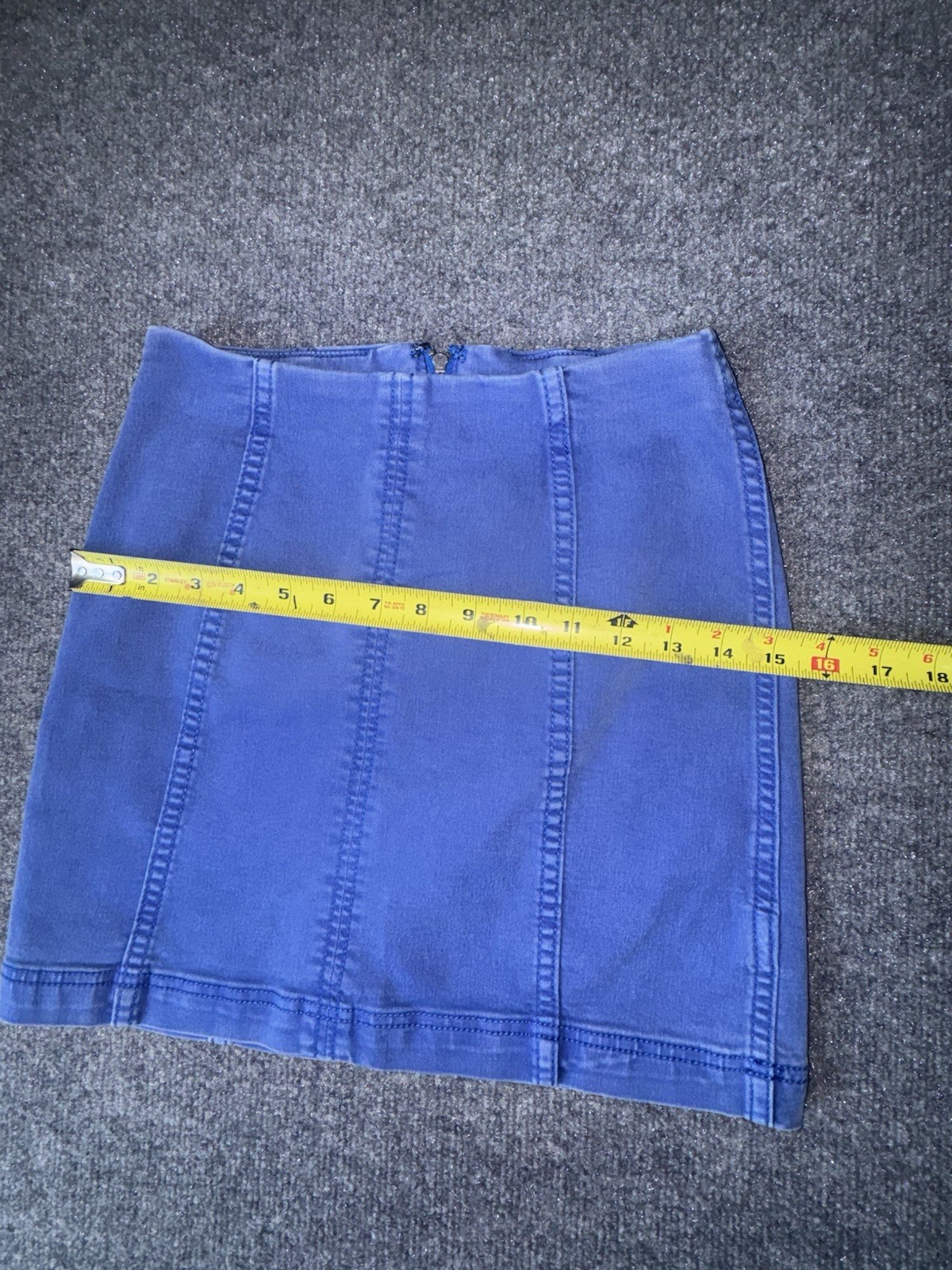Free People – Modern Femme Novelty Mini Denim Skirt in Blue size 2