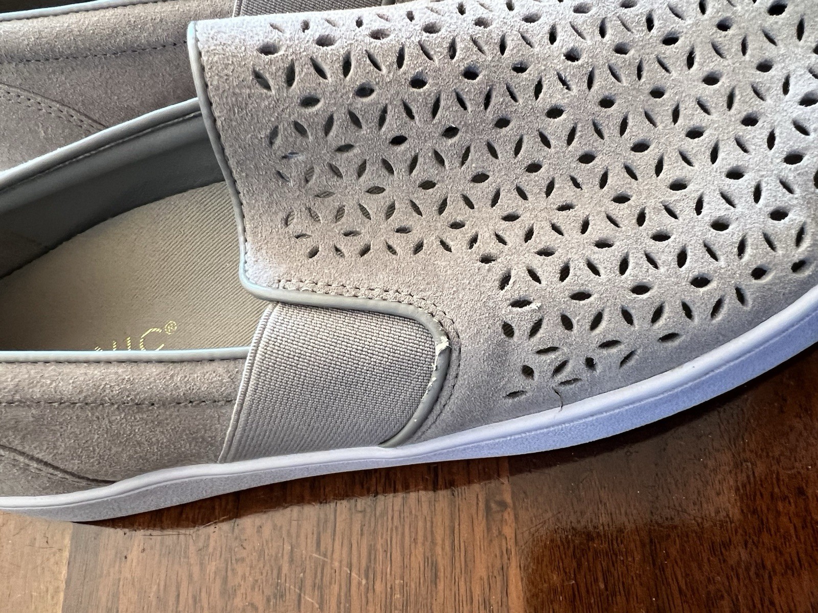 Vionic Women’s Gray Perforated Suede Slip On Comfort Kani Sneakers Shoes Sz 9