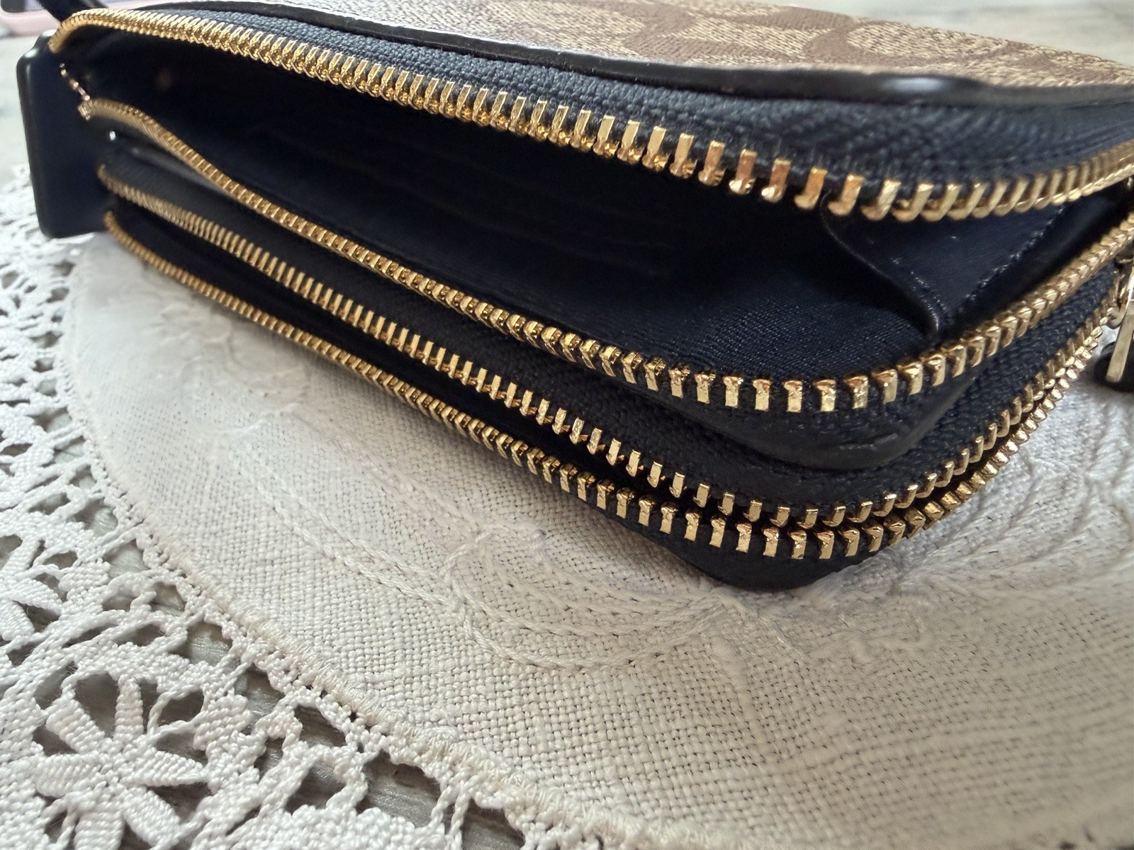 Coach Women’s Corner Zip Wristlet In Signature Canvas 6.25”x 4” x 1”