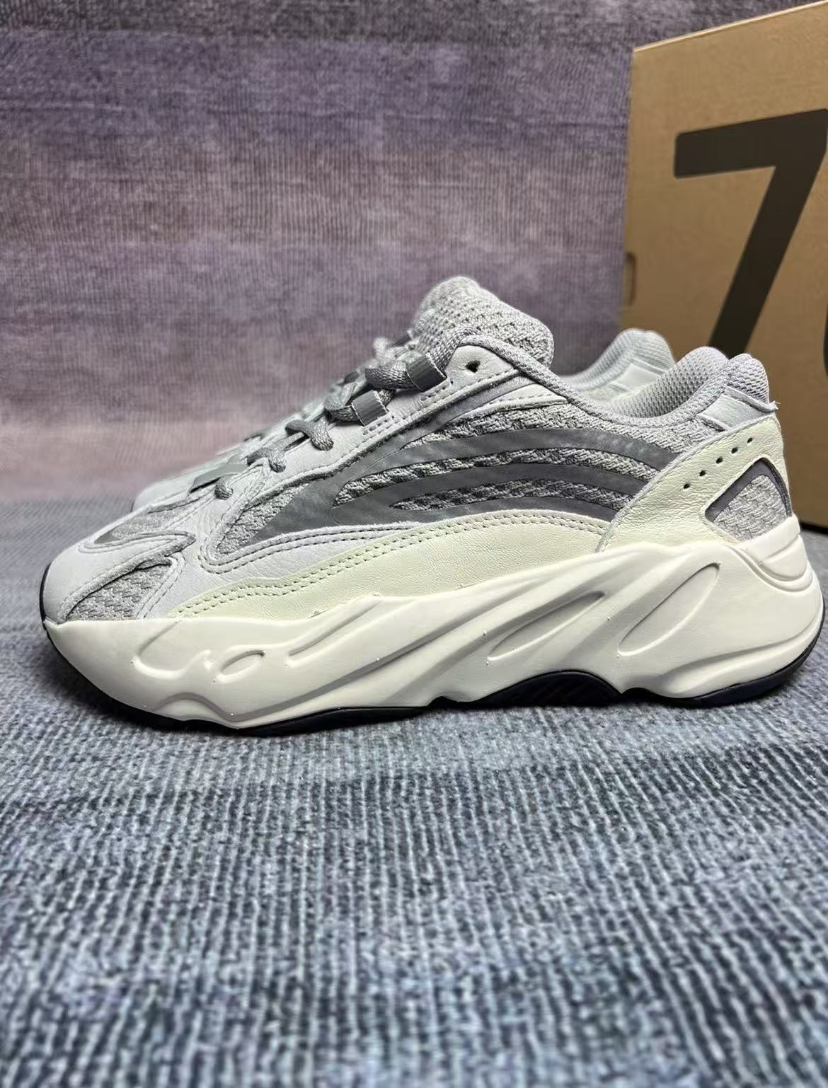 adidas Yeezy Boost 700 V2 Static White Men’s Size EF2829