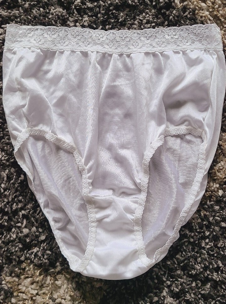 Vintage Fruit of the Loom 100% Nylon Panties Size 6 Wide Lace