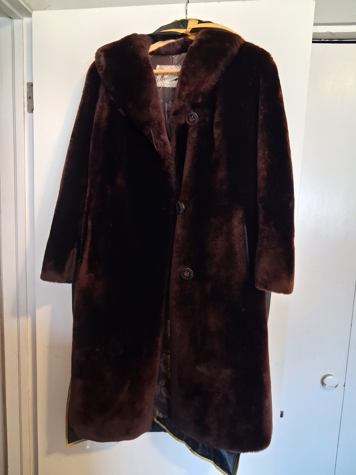 Nathan Levin Furs Women’s Brown Long Fur Overcoat Button Front Lined Collar M