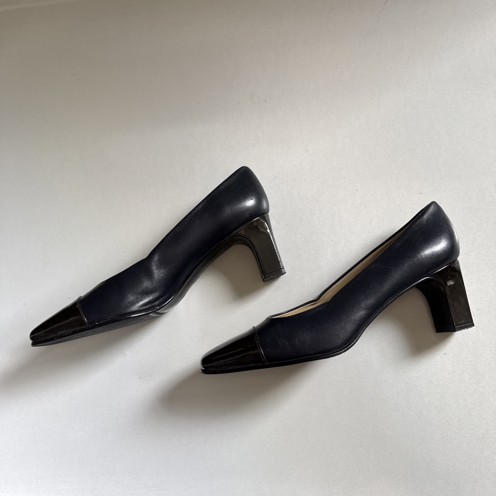 Etienne Aigner – ladies Strada Navy leather 2.25 in block heel pumps – sz 8M