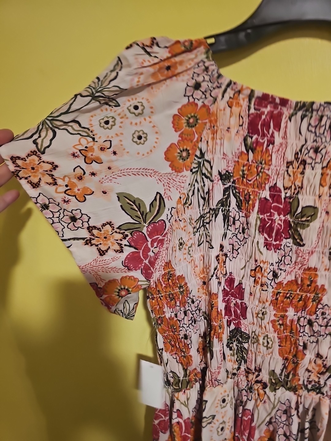 NWT Angie Junior Size Large Boho Ruched Peach Pink Floral Blouse Top Vneck
