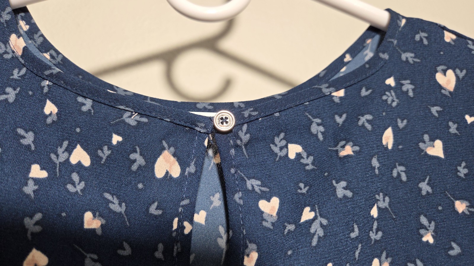 LC Lauren Conrad Heart Print Chiffon Keyhole Flutter Short Sleeve Blouse S