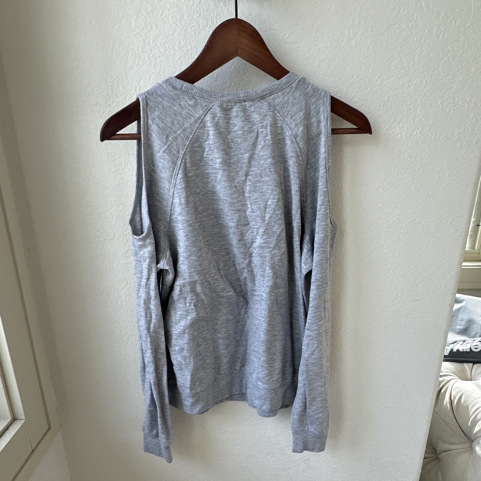 JoyLab Gray Cold Shoulder Pullover Sweatshirt Women’s Size M Crewneck Knit