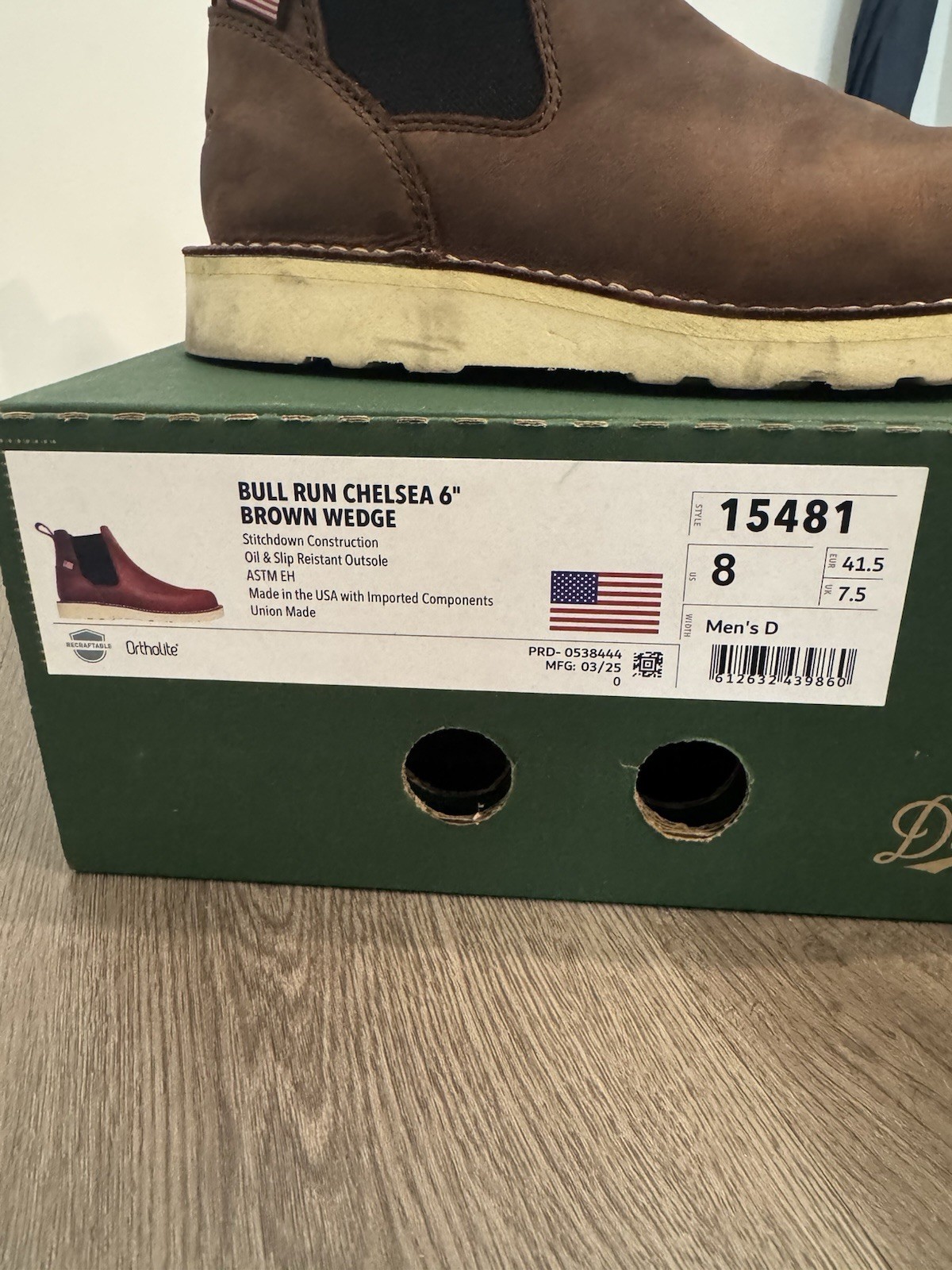 Danner Bull Run Chelsea 6″ Soft Toe Boot Men, Brown, Size 8 D