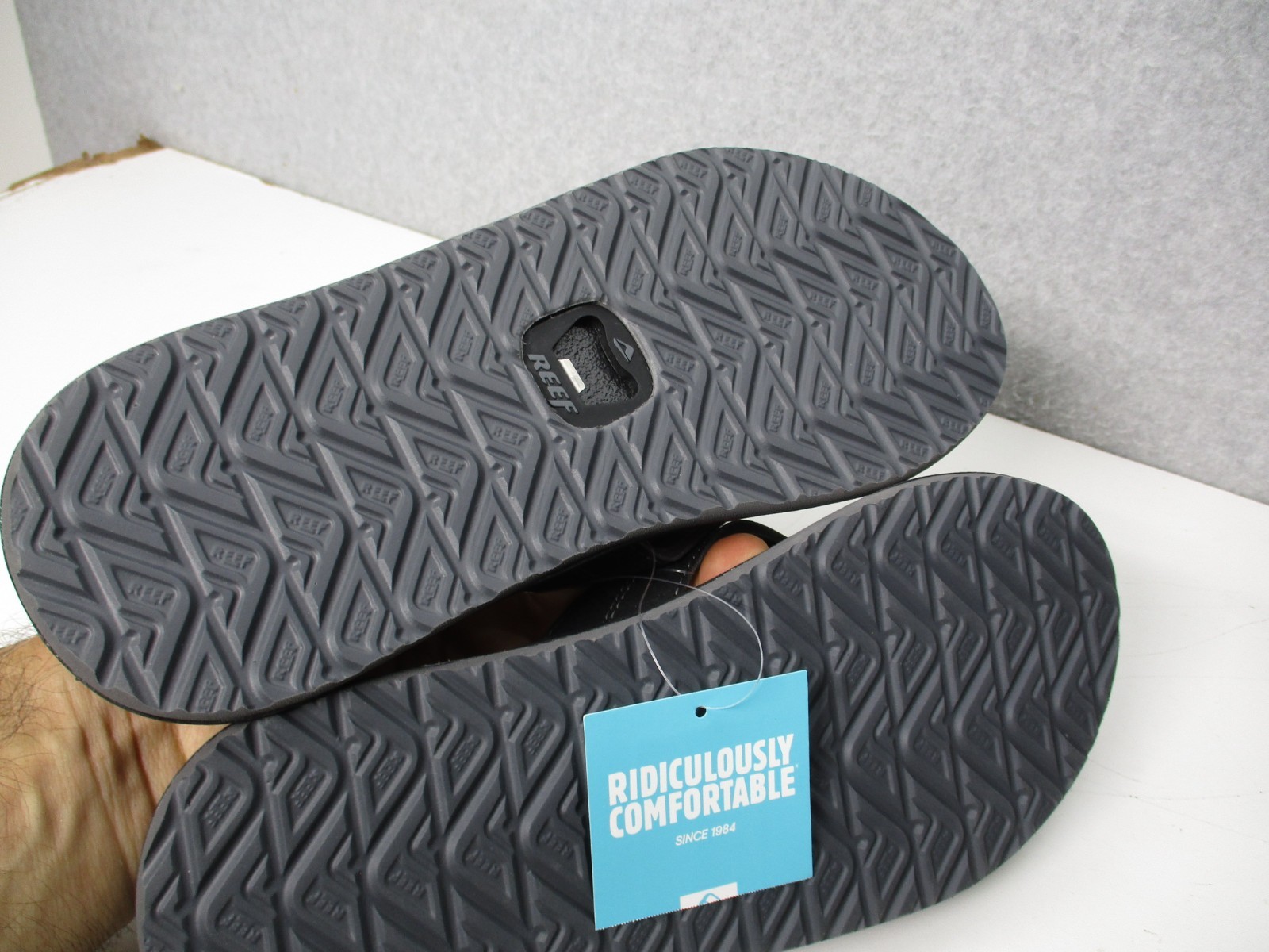 Reef Element TQT Sandals Black Thong Flip Flop Bottle Opener Mens Sz 9