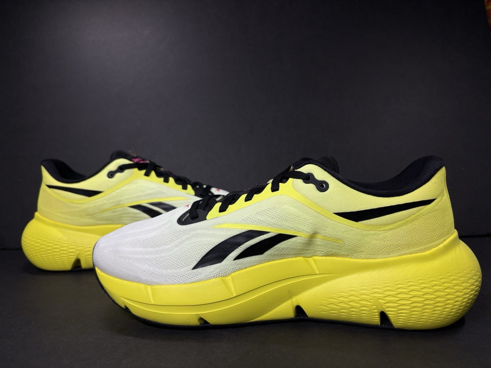 Reebok Zignition Electric Yellow Black Mens Size 9 Max Cushion Running Shoes