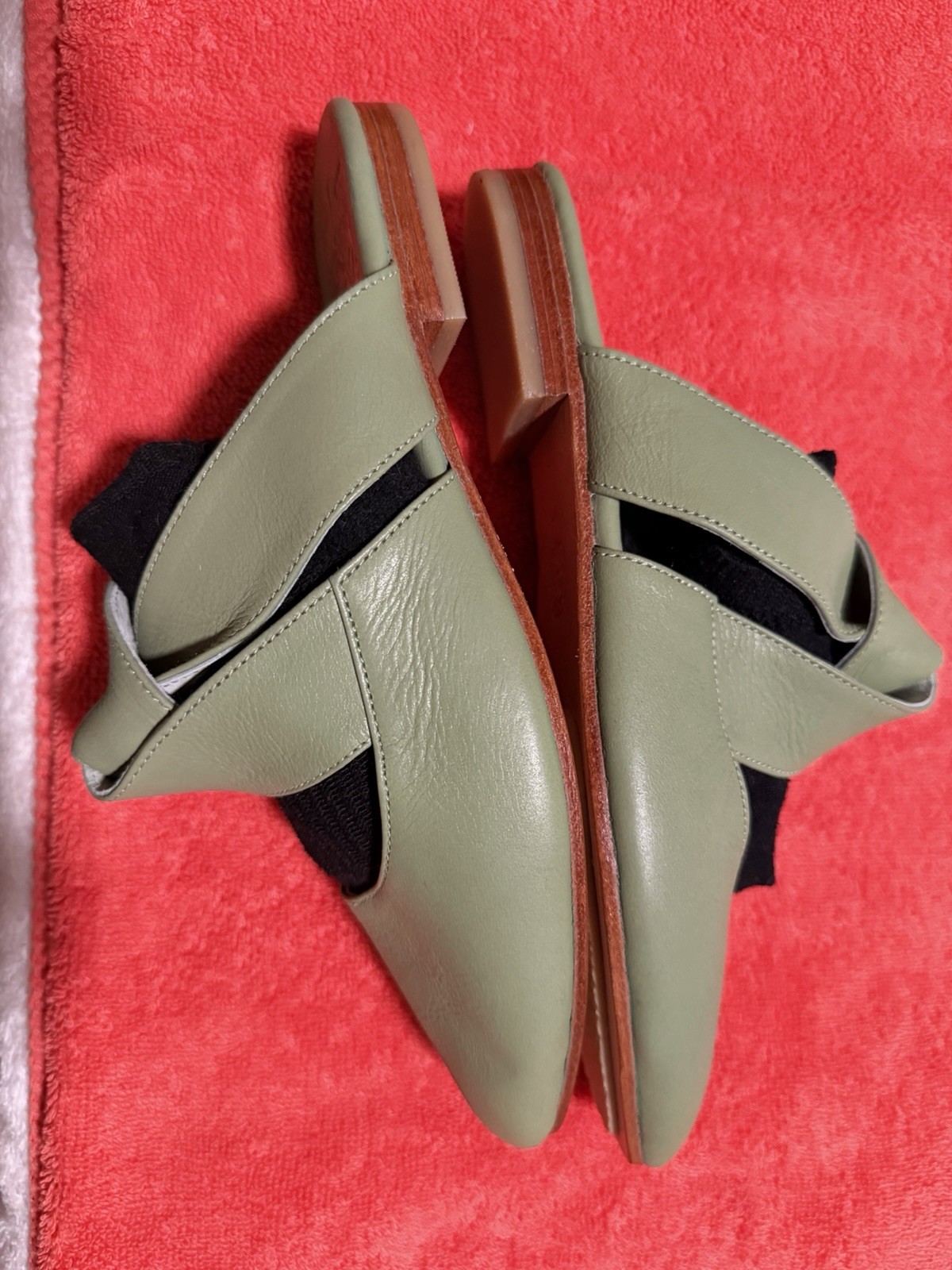 Elf Shoes Green Leather Mules Size 7 Women’s