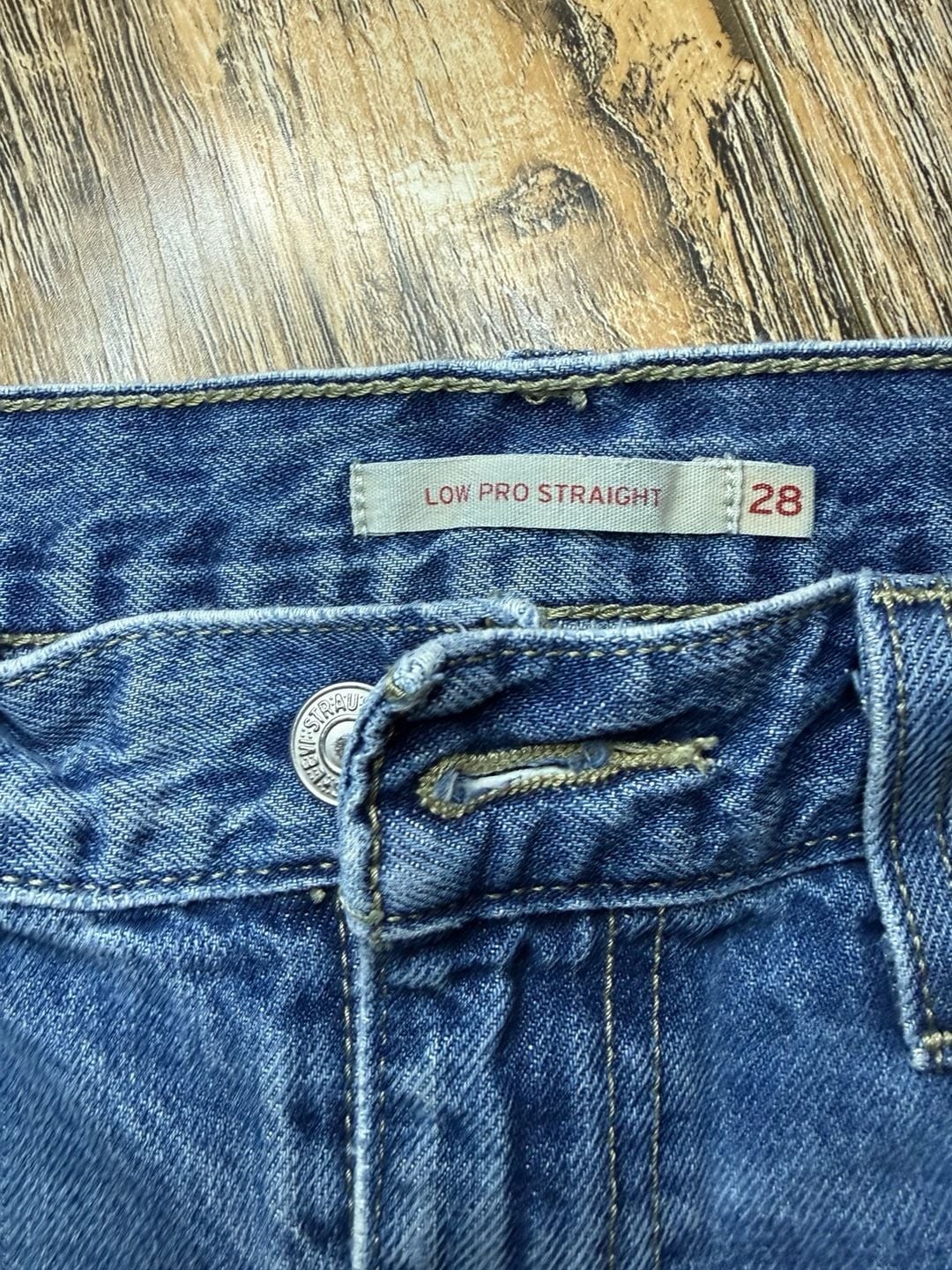 Levi’s Low Pro Straight Distressed Jeans Size 28