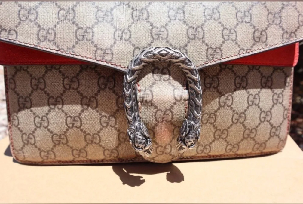 GUCCI BEIGE GG SUPREME CANVAS SHOULDER BAG WITH RED ACCENT