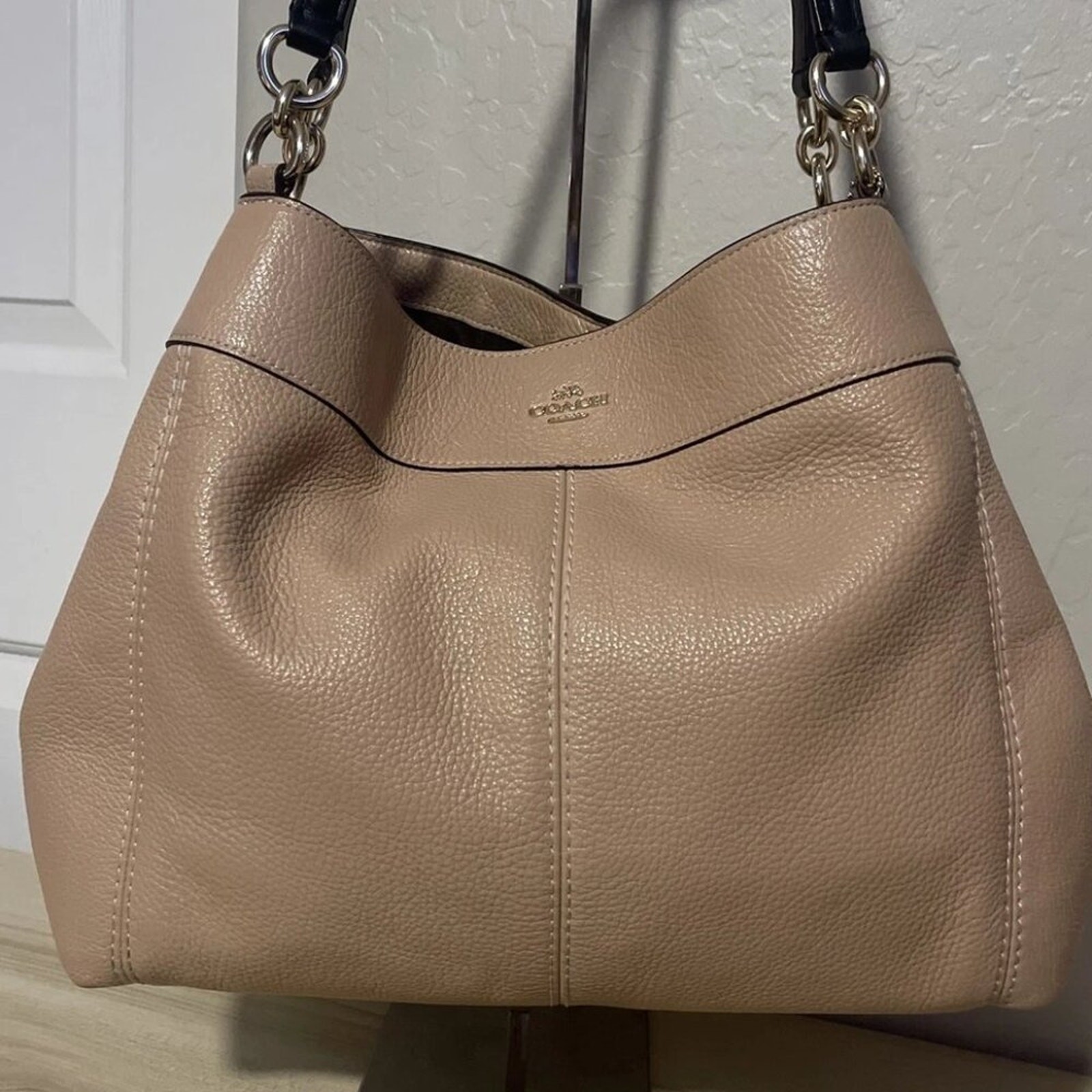 COACH LEXI LEATHER SHOULDER Bag Color Beechwood