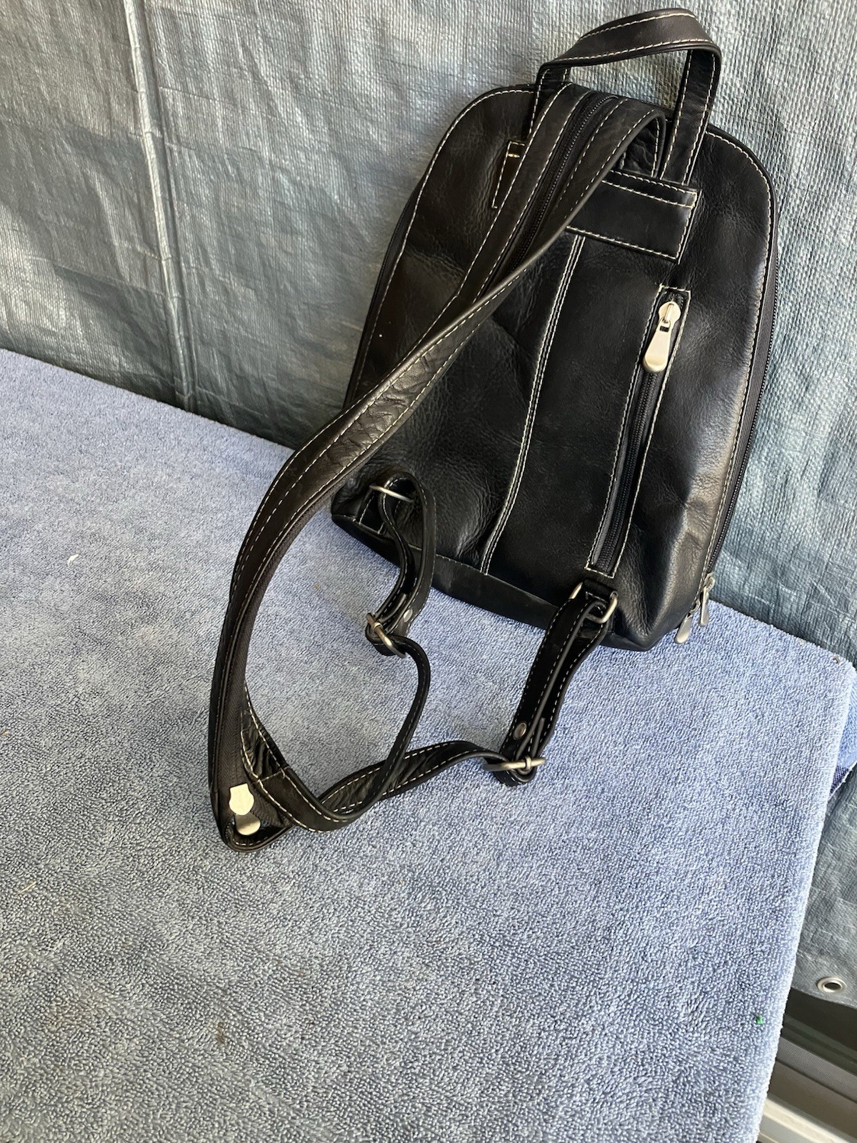 Vintage Le Donne Women’s Leather Backpack/ Shoulder bag Strap Zips Apart Unique