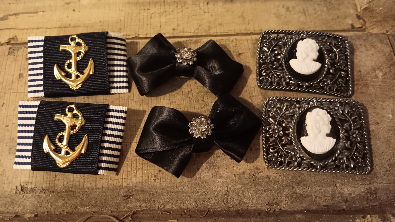 Decorative Shoulder Clips
