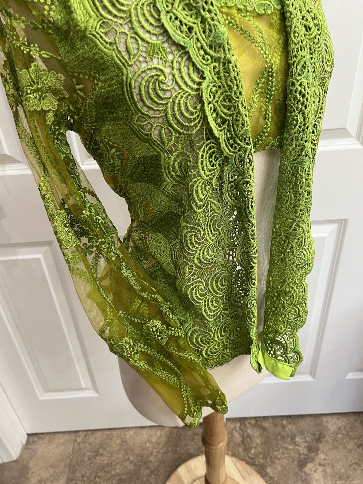 Vtg Whimsical Green Sheer Embroidered Lace Fairycore Boho Glam Open Front Sz M