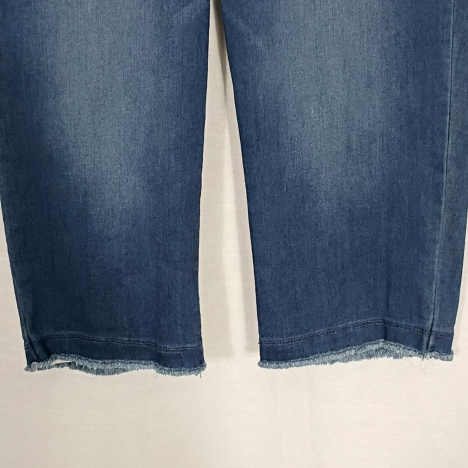 NWT Democracy Blue Ab Tech Skimmer With Fray 18 Inch Inseam Womens Size 6