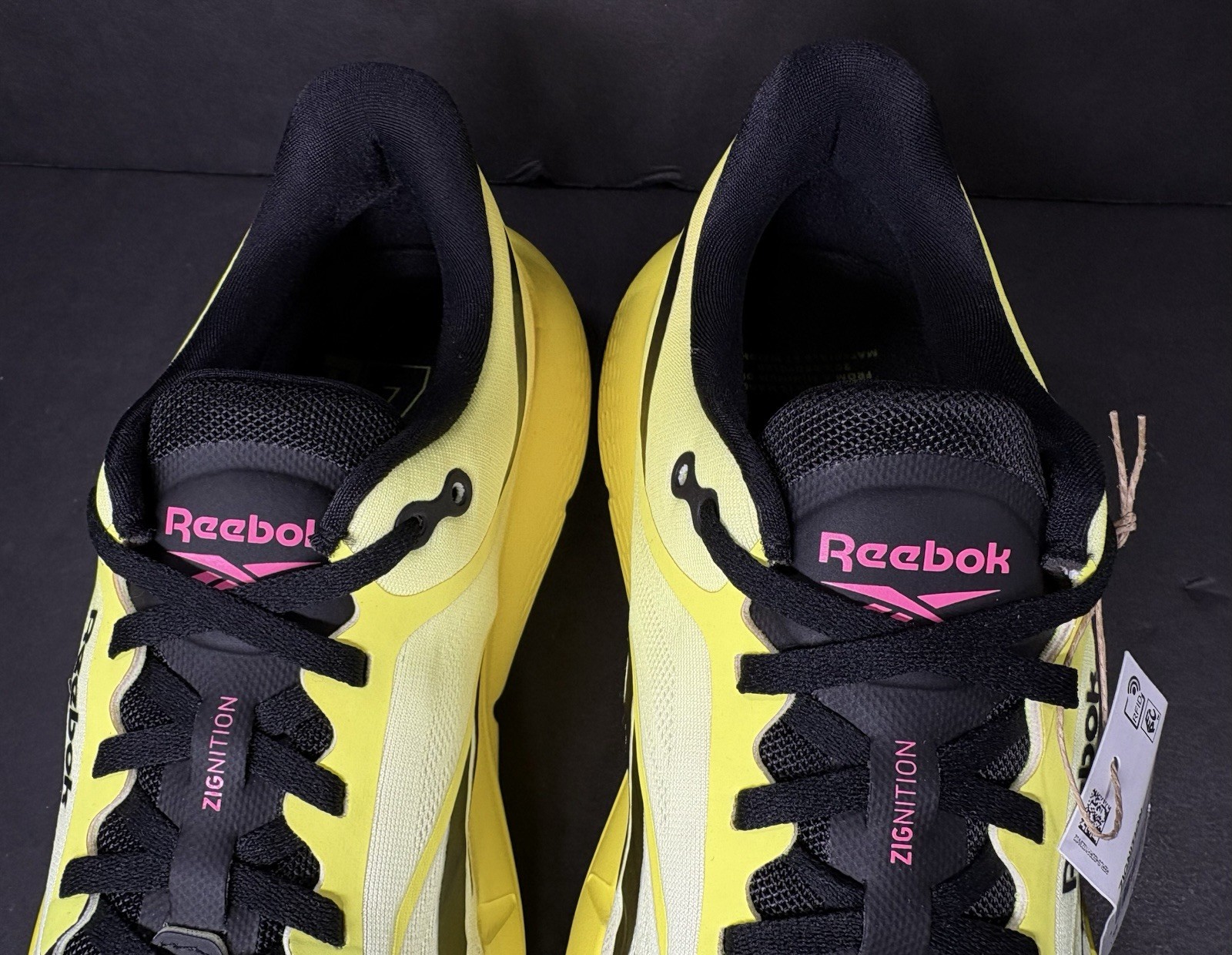 Reebok Zignition Electric Yellow Black Mens Size 9 Max Cushion Running Shoes