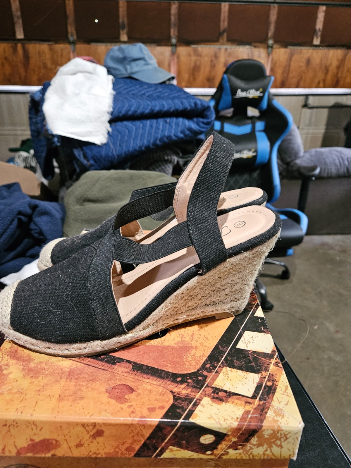 Forever Women’s Closed Toe Wedge Sandal Size 9