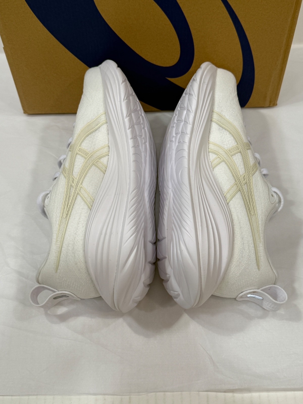 ASICS GEL CUMULUS 27 Men’s Running White Lake Grey 1011B960 100 Carbon