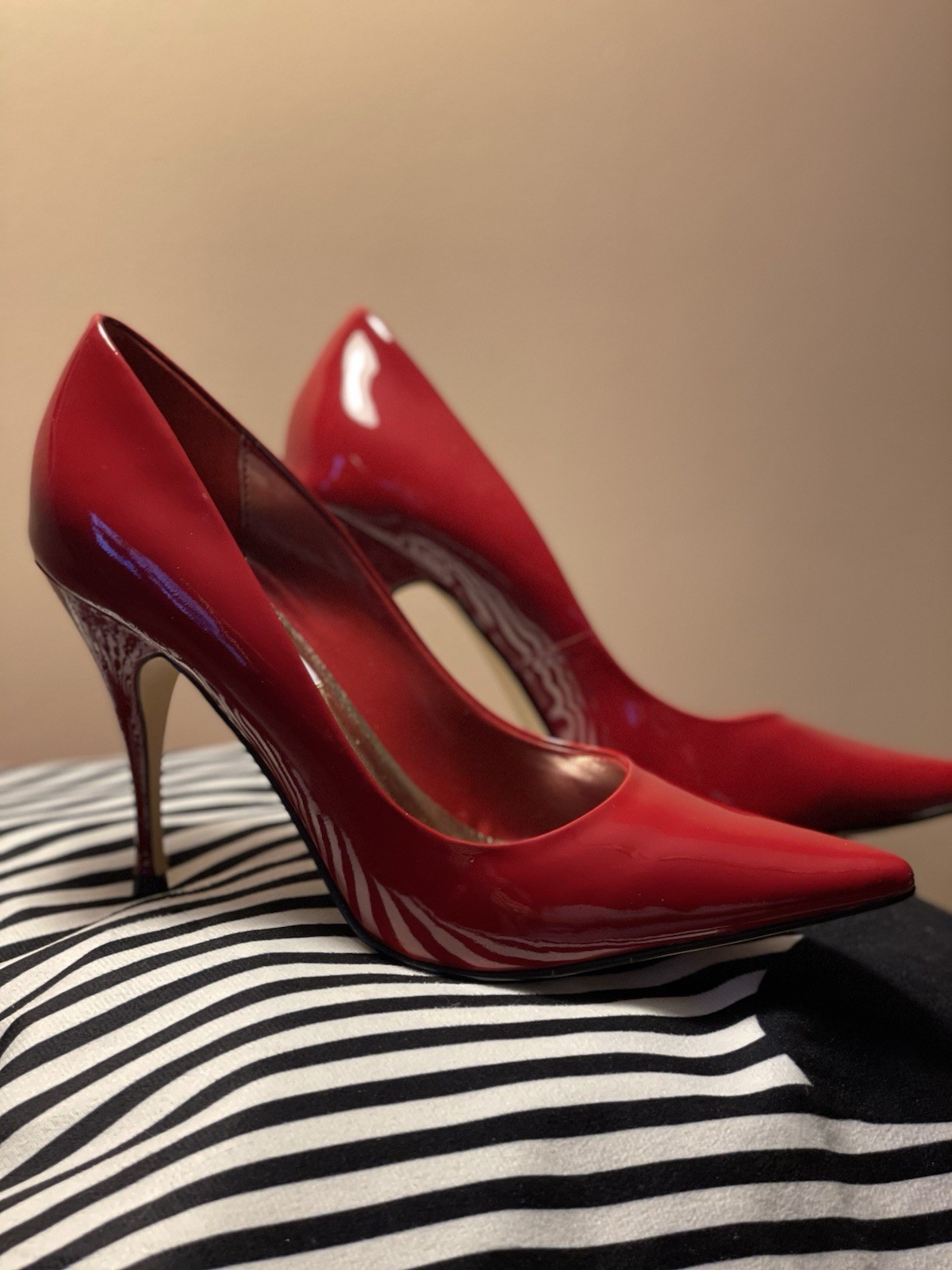 Steve Madden Patent Leather Pointed Toe Slip On Stiletto Pumps 6.5 Red