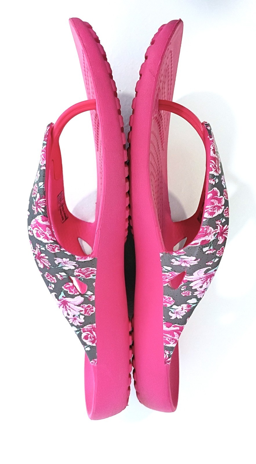 Crocs Women’s Kadee II Sandals flip flops pink with floral print, sz 8