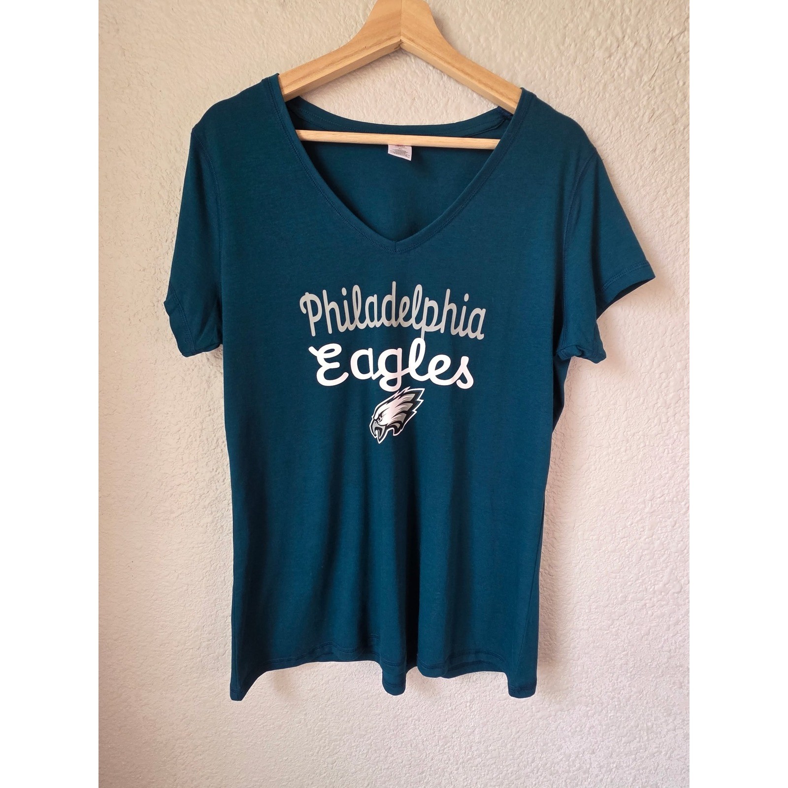 NFL Team Apparel Philadelphia Eagles Womens XL Midnight Green V-Neck Graphic Tee