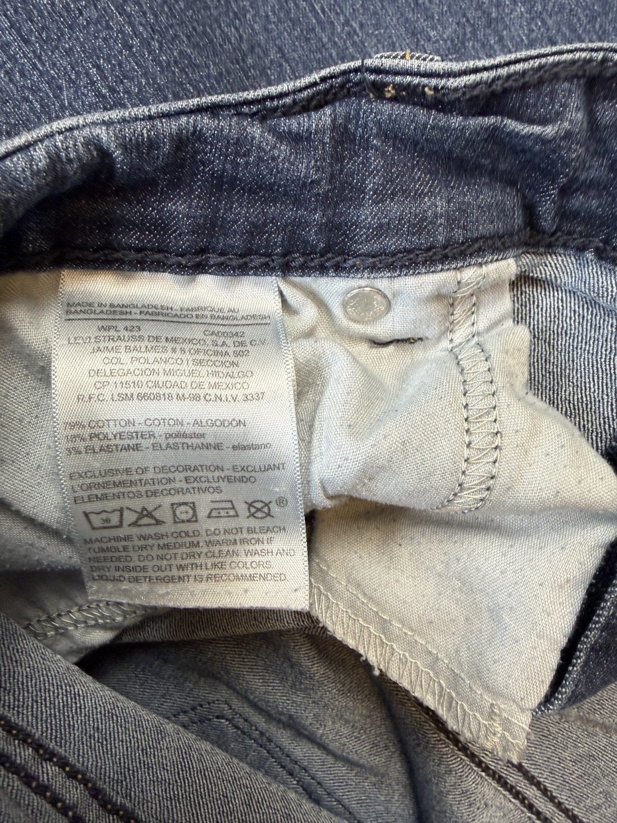 Signature by Levi Strauss Modern Straight Jeans Women’s 20M Medium Wash Stretch