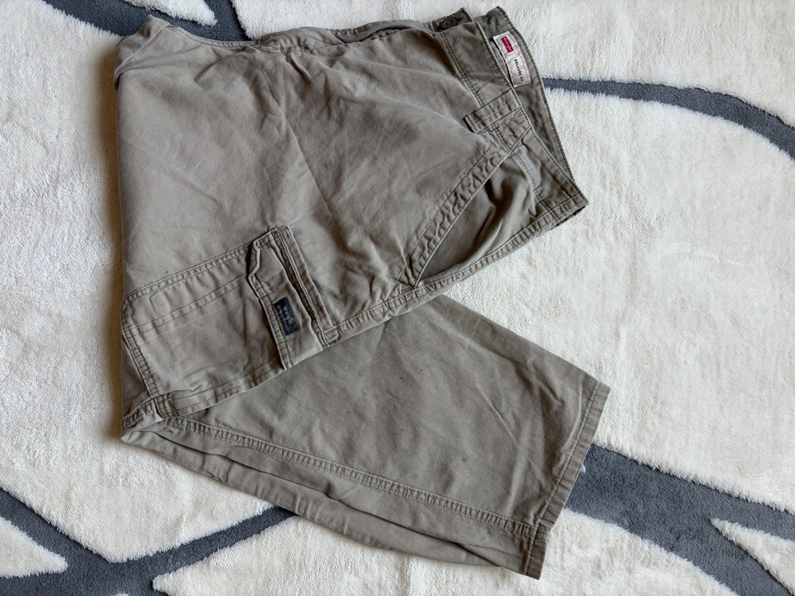 Wrangler Men’s Relaxed Fit Beige Cargo Pants Cotton Twill Pockets Waist 42