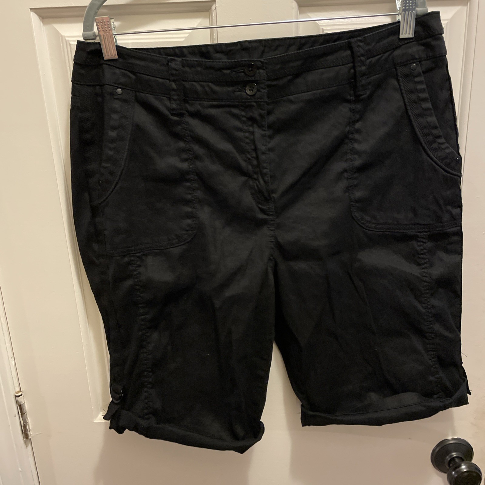 NWOT Chico’s Linen Size 2 Black Roll Up Bermuda Shorts Lightweight