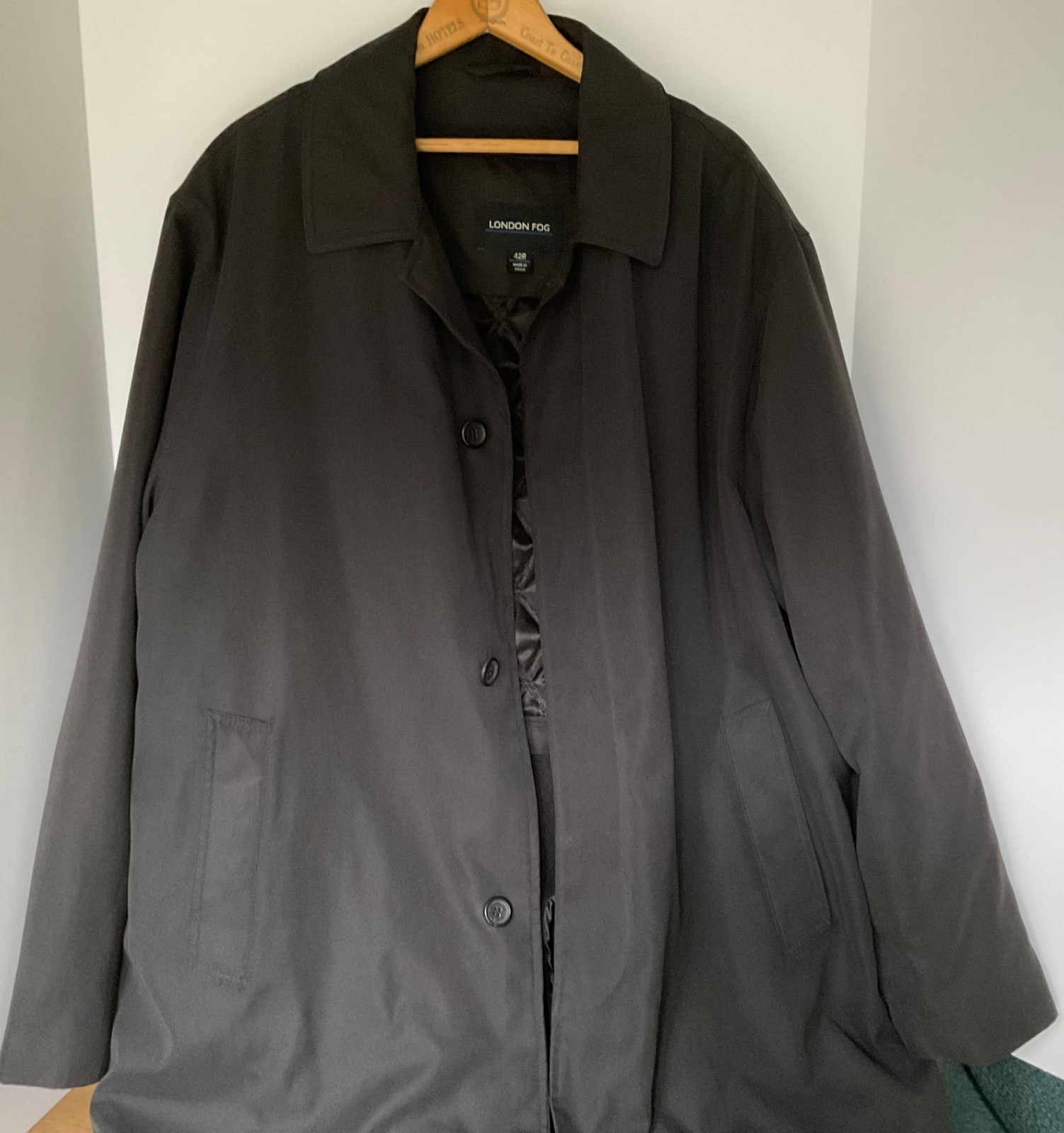 London Fog rain coat zip out lining Men’s size 42 Regular Black