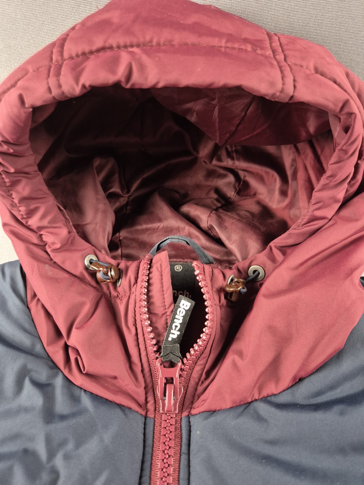 Bench Burgundy & Navy Hooded Padded Gilet Bodywarmer XL Mens Winter Zip Vest