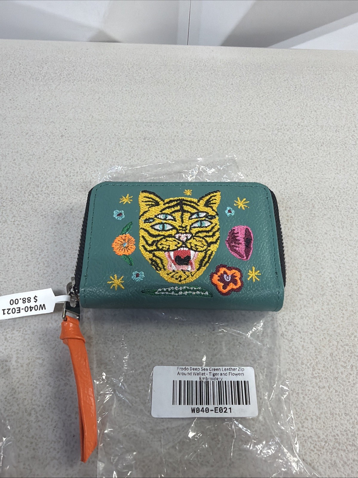 Min & Mon Frodo Basil Green Leathe Zip Around Wallet HAPPY TIGER
